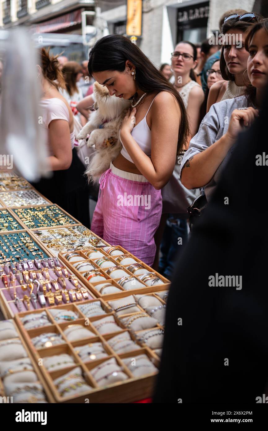 El Rastro a la Latina, il mercato di strada più antico e iconico di Madrid, la Spagna Foto Stock