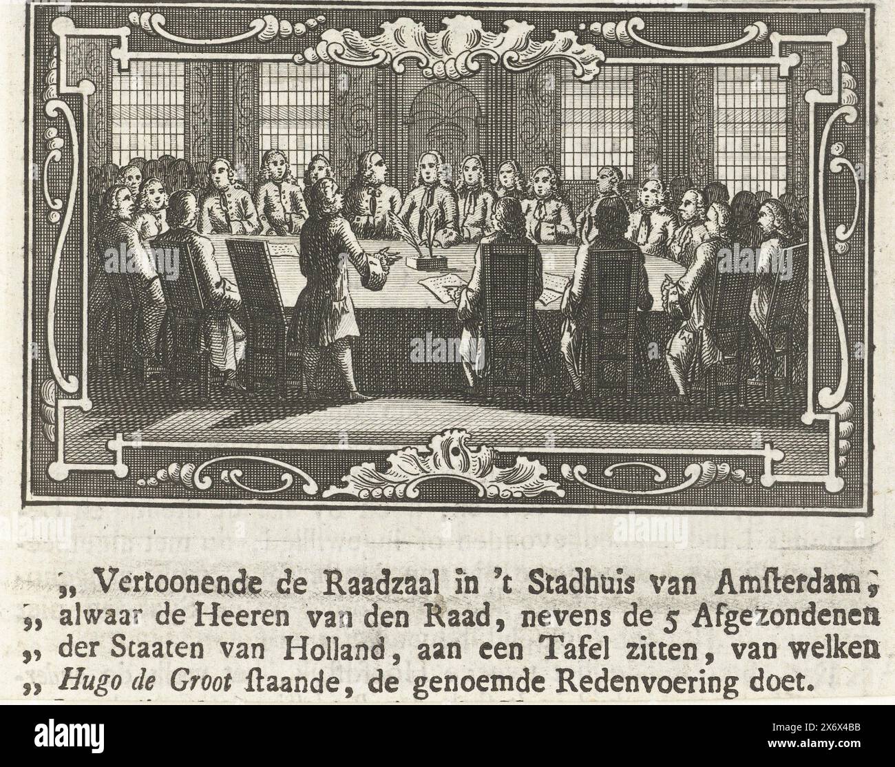 Hugo Grotius chiede tolleranza al consiglio di Amsterdam, 1616, esponendo la sala del Consiglio nel municipio di Amsterdam; quando i signori del Consiglio, insieme ai cinque rappresentanti degli Stati d'Olanda, siedono a un tavolo, dal quale Hugo Grozio, in piedi, fa la suddetta argomentazione (titolo in oggetto), Hugo Grotius si dichiara invano nel consiglio di Amsterdam a nome dei dimostranti per la tolleranza, 1616. Immagine in cornice decorativa, stampata sul retro con testo in olandese., stampa, stampatore: Anonimo, Paesi Bassi, 1700 - 1799, carta, incisione, stampa di carta intestata Foto Stock