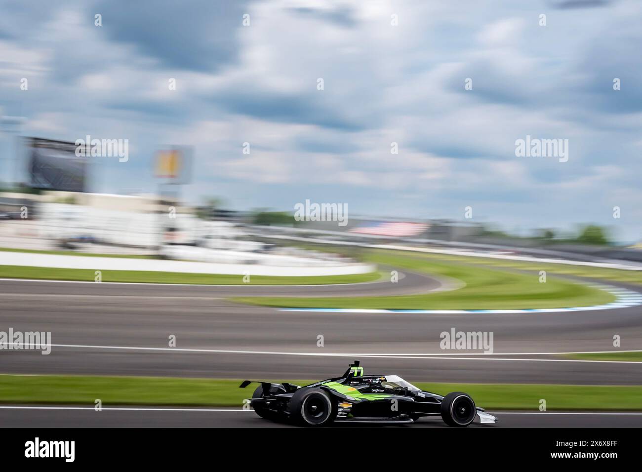 Speedway, Indiana, Stati Uniti. 16 maggio 2024. ROMAIN GROSJEAN (77) di Ginevra, Svizzera, pratica per la 108a corsa della 500 miglia di Indianapolis all'Indianapolis Motor Speedway di Speedway, IN. (Immagine di credito: © Grindstone Media Group/ASP) SOLO PER USO EDITORIALE! Non per USO commerciale! Foto Stock