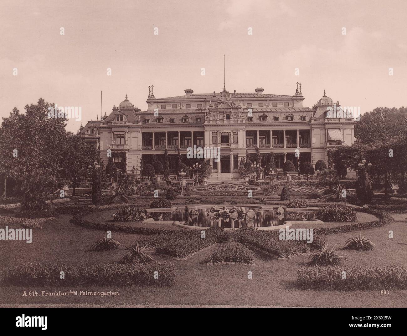 Il "Gesellschaftshaus" nel "Palmengarten", Francoforte sul meno, Germania, il "Gesellschaftshaus" nel "Palmengarten" - questo giardino botanico è stato fondato nel 1868 e aperto il 16 marzo 1871., fotografia, anonima, 1893, carta, stampa albume, altezza, 206 mm x larghezza, 270 mm, altezza, 508 mm x larghezza, 330 mm Foto Stock