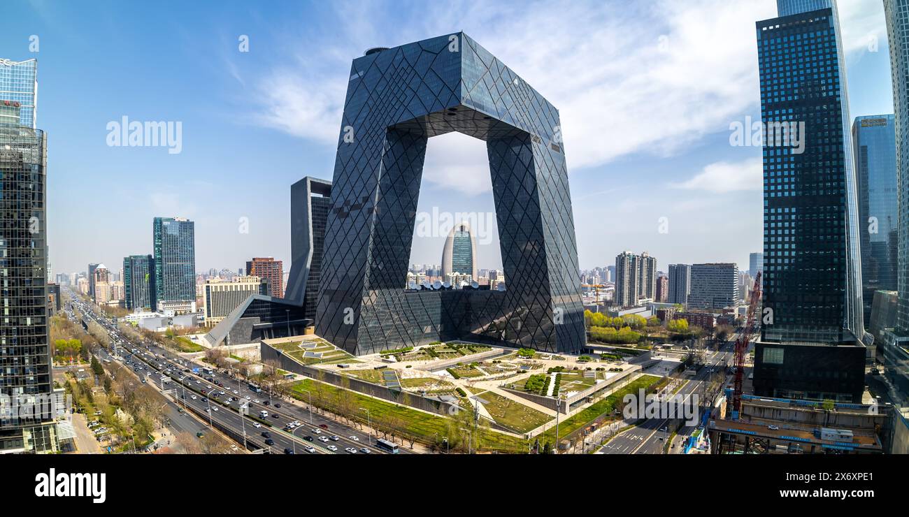 Pechino, Cina - 31 marzo 2024: Beijing Central Business District CBD Skyline con la sede centrale della televisione cinese CCTV Panorama a Pechino, C Foto Stock