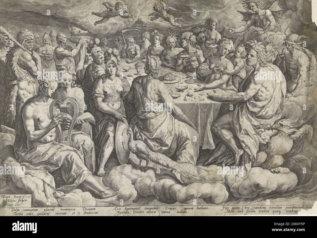 Banchetto degli dei durante il matrimonio di Peleo e Teti, nel mezzo delle nuvole, le figure degli dei si godono il pasto a un lungo tavolo. In testa, in primo piano, ci sono Giove e Giunone, riconoscibili rispettivamente dall'aquila con i fulmini e il pavone. Sullo sfondo giusto, Eris, la dea del twist, offre la mela dorata agli ospiti. Sotto la scena sei righe di testo latino., stampa, stampatore: Jacques de Gheyn (II), (menzionato sull'oggetto), su disegno di: Chrispijn van den Broeck, (menzionato sull'oggetto), Heyman Jacobi, (menzionato sull'oggetto), stampatore: Paesi Bassi Foto Stock