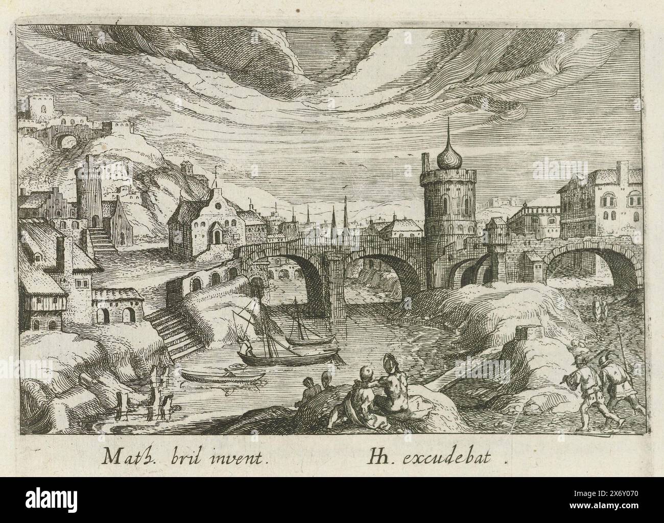 Paesaggio urbano con ponte e torre, Topographia Variarum Regionum (titolo della serie), nel mezzo di un fiume con barche. Figure sedute a destra e due uomini che camminano con un bastone sulla spalla. Il ponte di pietra sul fiume collega la parte sinistra e destra della città., stampa, tipografo: Simon Frisius, dopo disegno di: Matthijs Bril, (menzionato sull'oggetto), editore: Hendrick Hondius, (menzionato sull'oggetto), 1614, carta, incisione, altezza, 106 mm x larghezza, 158 mm Foto Stock