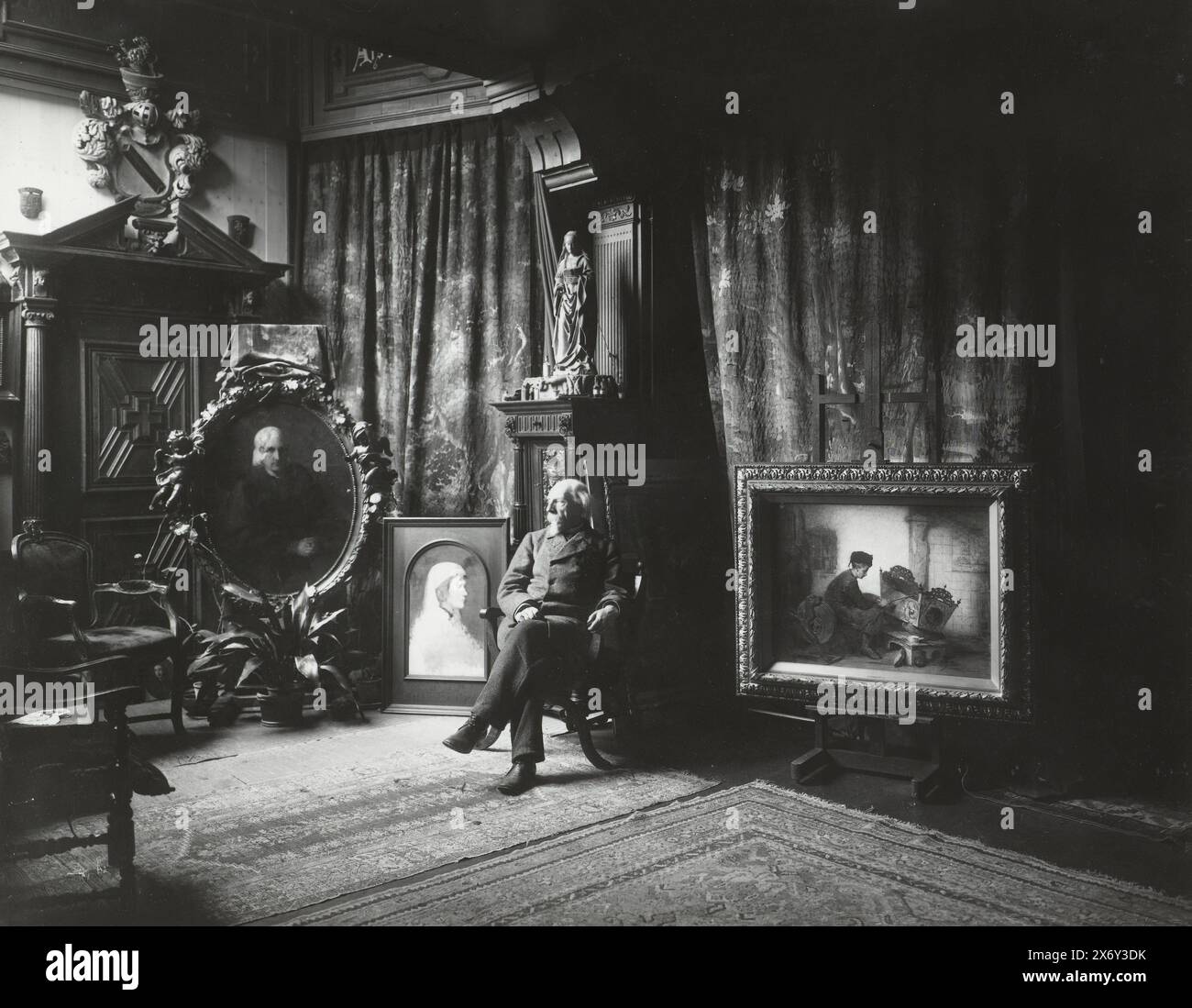 Christoffel Bisschop nel suo studio, Villa Frisia, a Van Stolkweg 13 a Scheveningen, fotografia, Sigmund Löw, (attribuito a), Henri Jan Bordes, (possibilmente), Scheveningen, 12 ottobre 1903 e/o dopo il 1946, carta RC, stampa in argento gelatina, altezza, 240 mm x larghezza, 304 mm Foto Stock