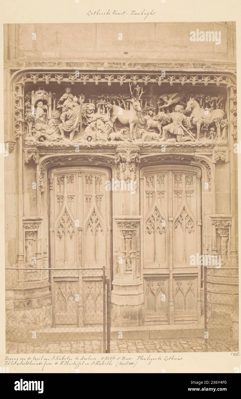 Portale d'ingresso della Cappella di Sant'Uberto del Castello di Amboise, Château d'Amboise (titolo sull'oggetto), fotografia, anonima, Amboise, c. 1875 - c. 1900, cartone, stampa albume, altezza, 347 mm x larghezza, 245 mm Foto Stock