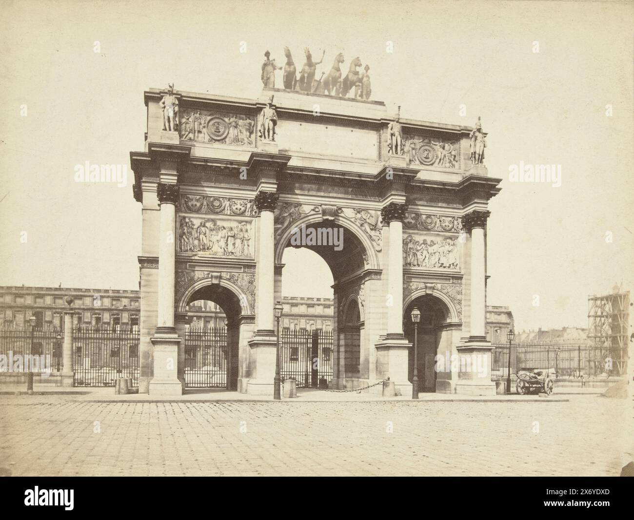 Arc de Triomphe a Parigi, Parigi, Arc de Triomphe du Caroussel (titolo sull'oggetto), fotografia, anonima, Parigi, 1870 ca. carta, stampa albume, altezza, 202 mm x larghezza, 266 mm, altezza, 224 mm x larghezza, 274 mm Foto Stock