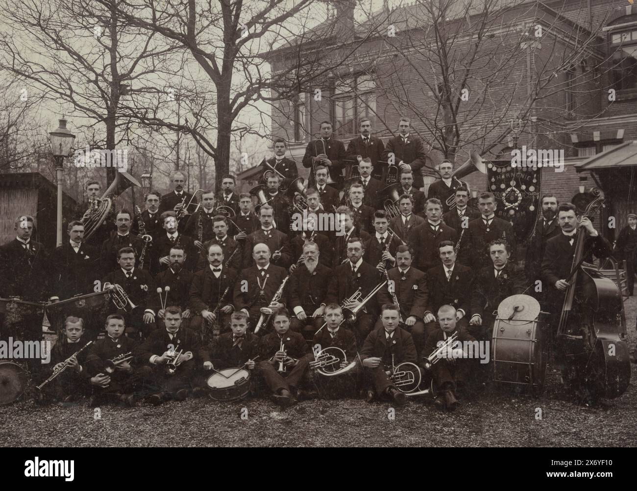 Ritratto di gruppo di Harmony 'crescendo', fotografia, anonimo, sconosciuto, 1900, supporto fotografico, altezza, 199 mm x larghezza, 283 mm, altezza, 210 mm x larghezza, 288 mm Foto Stock