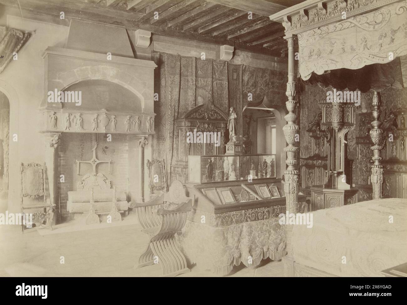 Sala al Musée de Cluny, Parigi, Musée de Cluny - Salle Francesco Ier (titolo sull'oggetto), fotografia, X fot., (menzionato sull'oggetto), Parigi, 1887 - 1900, carta, stampa albume, altezza, 200 mm x larghezza, 280 mm, altezza, 306 mm x larghezza, 407 mm Foto Stock