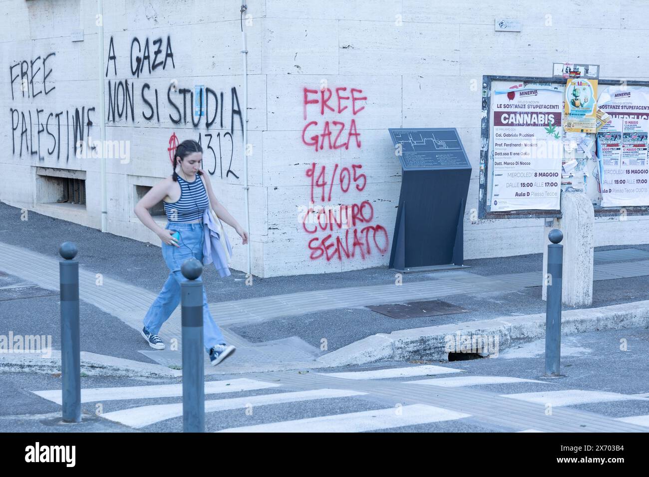 Roma, Italia. 16 maggio 2024. Scritto in solidarietà con il popolo palestinese di Gaza sulle pareti degli edifici dell'Università la Sapienza di Roma (foto di Matteo Nardone/Pacific Press/Sipa USA) Credit: SIPA USA/Alamy Live News Foto Stock