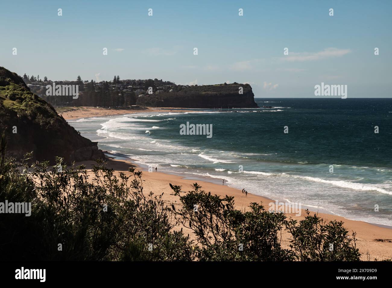 Warriewood Beach, Northern Beaches, Sydney, è una splendida e pittoresca distesa di sabbia dorata di 500 metri che corre tra Mona vale Headland e Turime Foto Stock