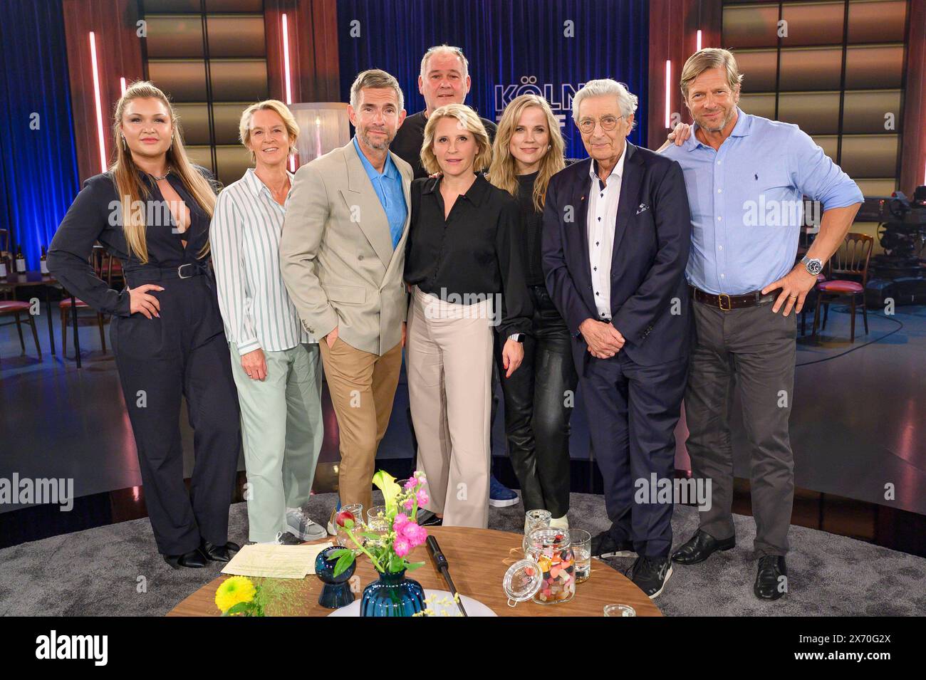 Sophia Thiel, Martina Voss-Tecklenburg, Micky Beisenherz, Walter Lehnertz, Susan Link, Ilse DeLange, Gerhart Baum und Henning Baum bei der Aufzeichnung der WDR-Talkshow Kölner Treff im WDR Studio BS 3. Köln, 16.05.2024 *** Sophia Thiel, Martina Voss Tecklenburg, Micky Beisenherz, Walter Lehnertz, Susan Link, Ilse DeLange, Gerhart Baum e Henning Baum alla registrazione del talk show WDR Kölner Treff al WDR Studio BS 3 Colonia, 16 05 2024 foto:XW.xRanderathx/xFuturexImagex koelner treff1605 4504 Foto Stock