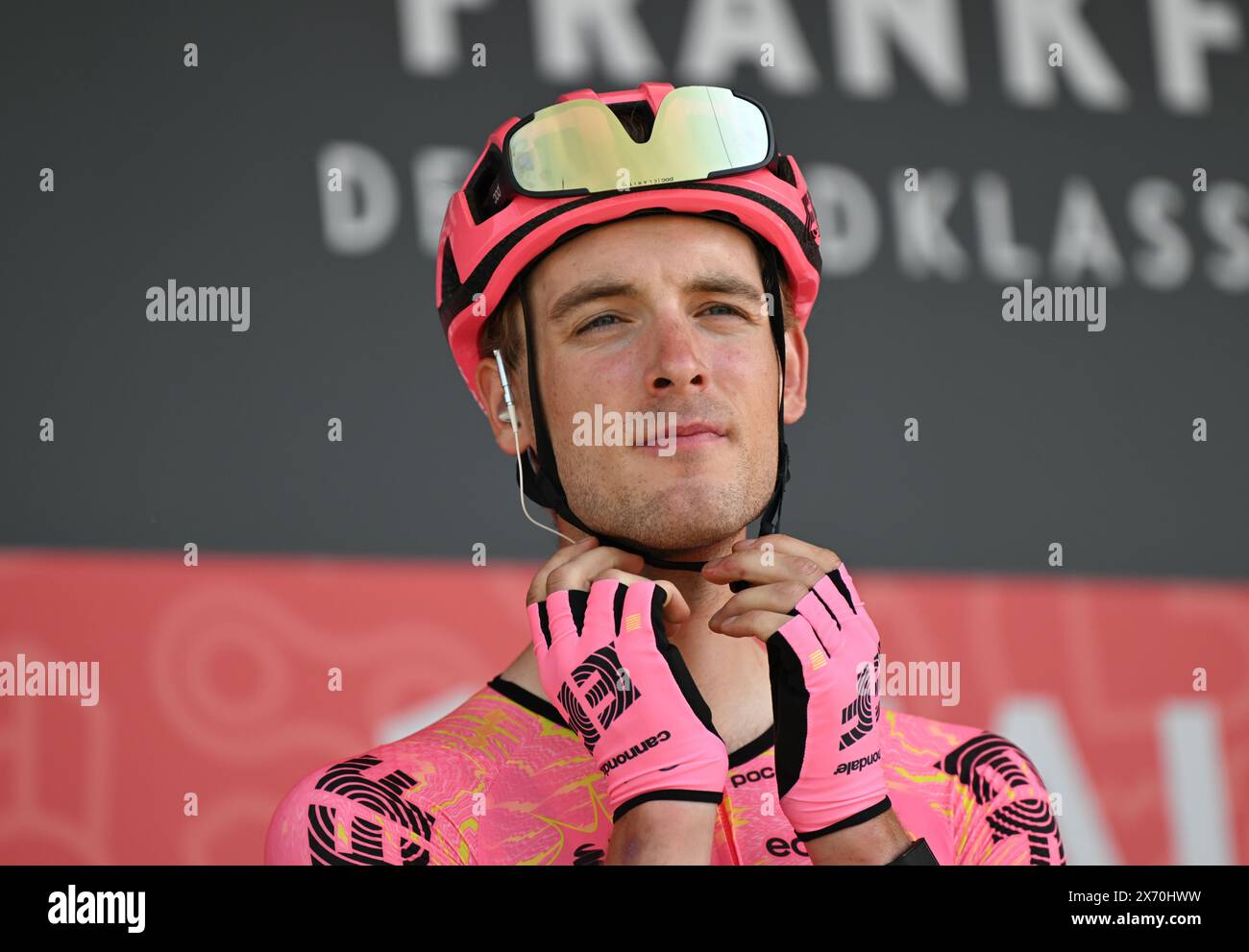 Eschborn, Germania. 1° maggio 2024. Ciclismo: UCI WorldTour - Eschborn-Francoforte, uomini. Jonas Rutsch tedesco del Team Education-Easypost partecipa alla presentazione del pilota. Credito: Arne Dedert/dpa/Alamy Live News Foto Stock