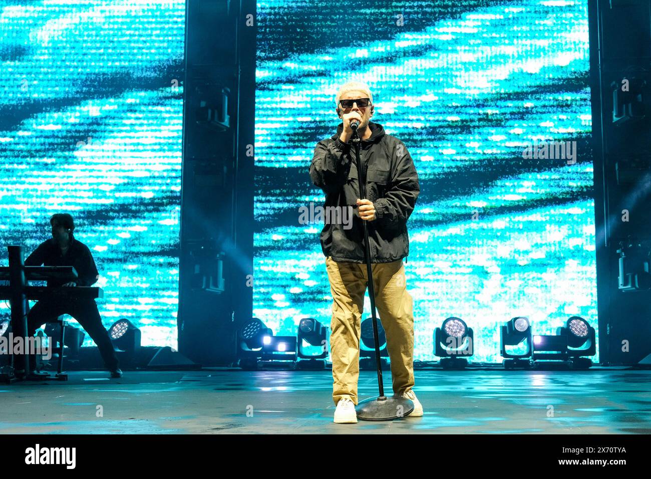 Verona, Italia. 16 maggio 2024. Il cantautore italiano Gazzelle, pseudonimo di Flavio Bruno Pardini, si esibisce sul palco dell'Arena di Verona per il suo speciale spettacolo dal vivo il 16 maggio 2024 a Verona. (Foto di Roberto Tommasini/NurPhoto) credito: NurPhoto SRL/Alamy Live News Foto Stock