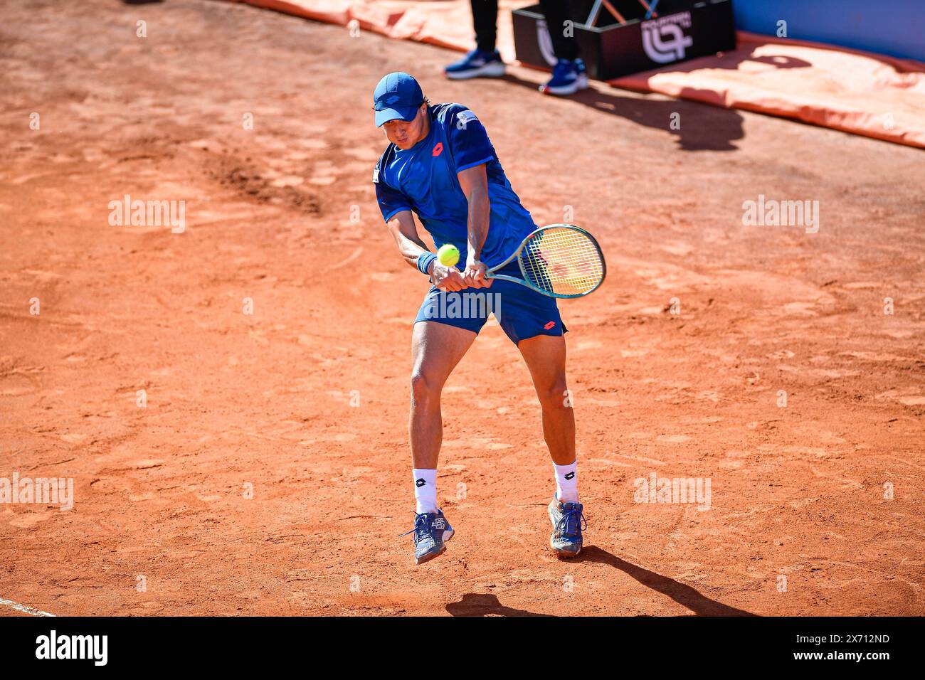 Torino, Italia. 16 maggio 2024. Italia, Torino 16/05/2024Sporting Press Club (Torino). Challenger 175 Piemonte Open intesa Sanpaolo Tournament Qualifications Luciano Darderi (Ita) gioca contro Camilo Ugo Carabelli (Arg) durante le qualifiche Challenger 175 Piemonte Open intesa Sanpaolo Tournament. Punteggio finale 6-4 6-3 credito: Independent Photo Agency/Alamy Live News Foto Stock