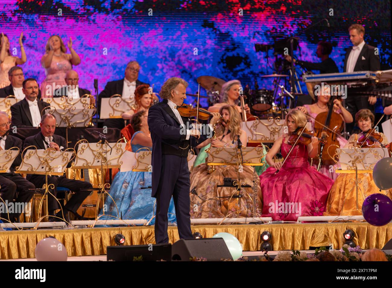 LEEDS, REGNO UNITO. 16 aprile 2024. Andre Rieu e la sua Johann Strauss Orchestra, UK Tour 2024 crediti: Paul Whitehurst//PBW Media/Alamy Live News Foto Stock