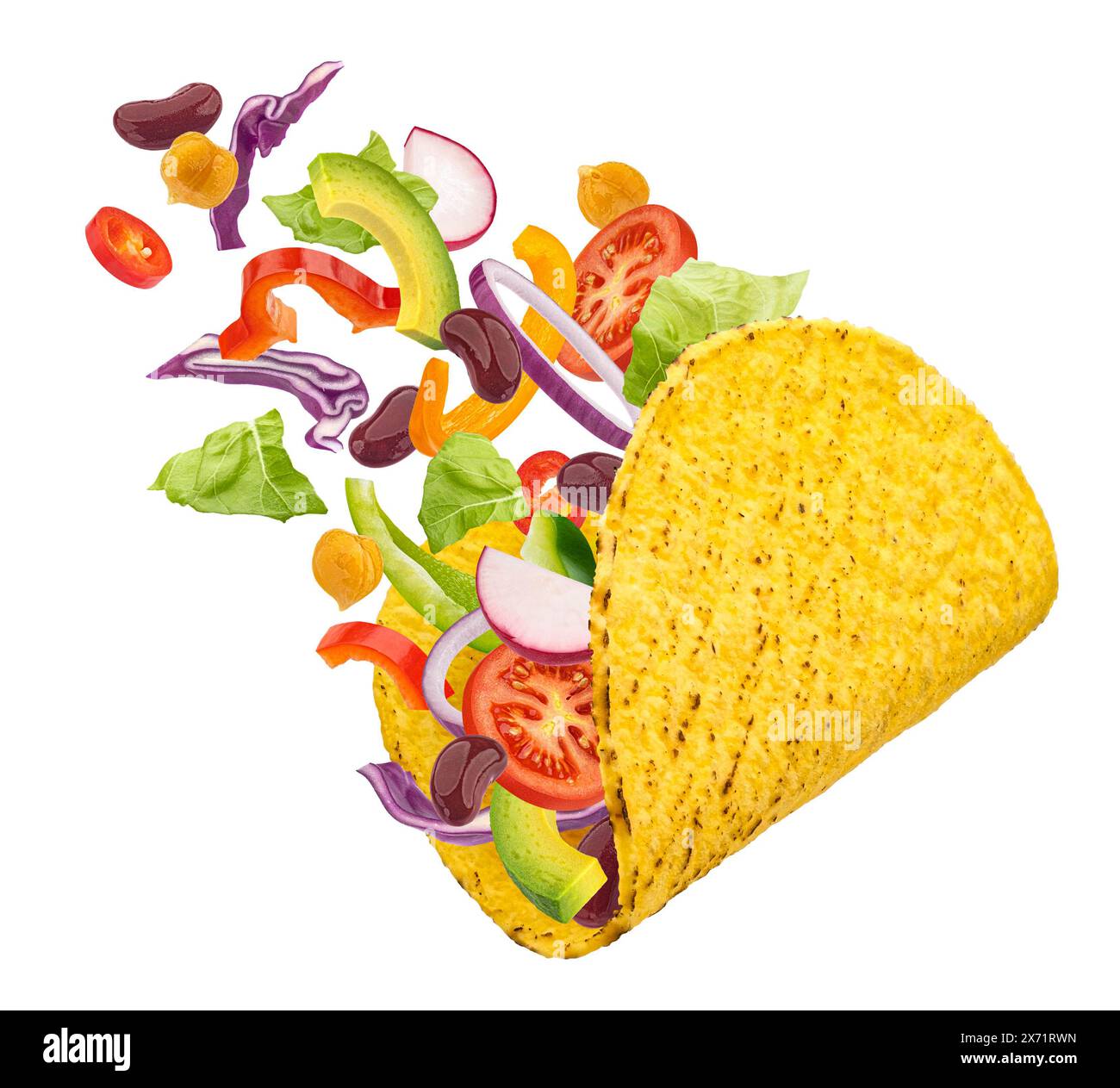 taco vegetariano, tortilla di mais con verdure cadenti isolate su sfondo bianco Foto Stock