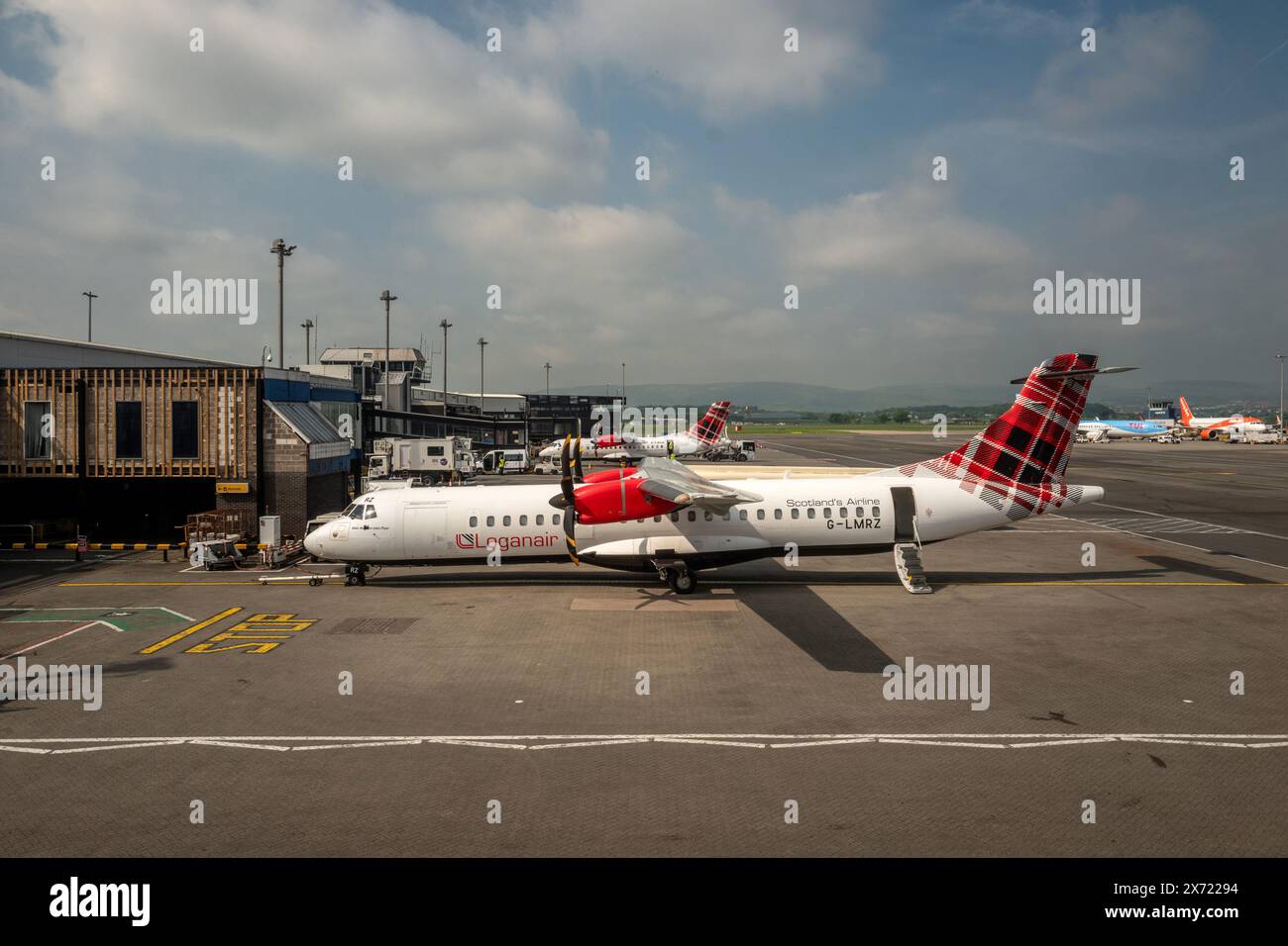 Glasgow, 16 maggio 2024: Saab 340B aereo appartenente a Logan Air all'aeroporto di Glasgow Foto Stock