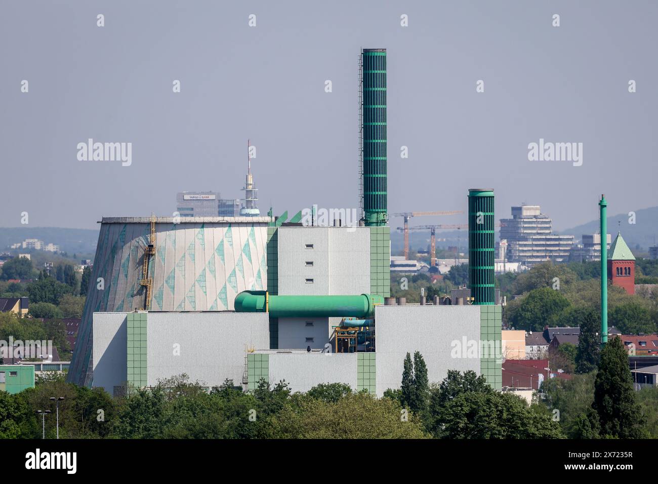 Duisburg, regione della Ruhr, Renania settentrionale-Vestfalia, Germania - Stadtwerke Duisburg AG HKW III nel distretto di Wanheim. L'impianto di cogenerazione di Duisburg-Wanheim dispone di una e Foto Stock