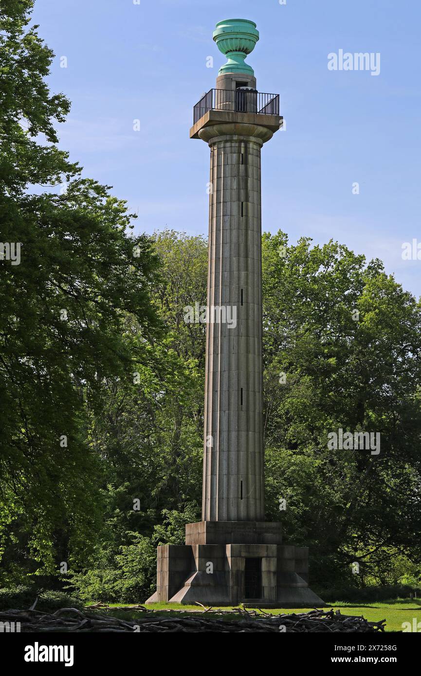 Il Bridgewater Monument è una colonna monumentale classificata di grado II* nella tenuta di Ashridge nell'Hertfordshire, Inghilterra. Fu costruito nel 1832. Foto Stock