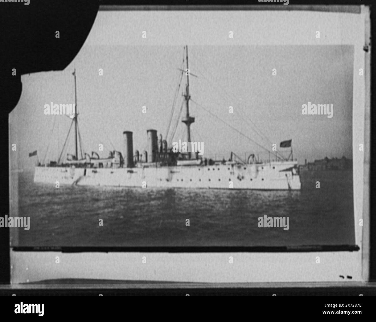U.S.S. Raleigh, Listed in Detroit, Catalogue J (1901)., 'Hart' and '958' on negative., Detroit Publishing Co. N. 0744., Gift; State Historical Society of Colorado; 1949, Raleigh (Cruiser) , Cruisers (Warships), American. Foto Stock