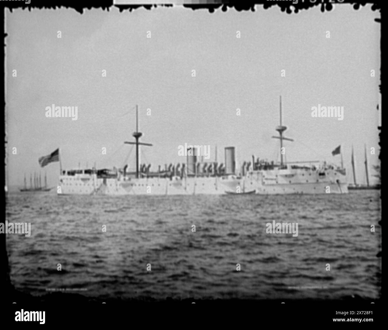 U.S.S. Philadelphia, Starboard view at Anchor., 'Detroit Photographic Co.' on negative., Detroit Publishing Co. No 015128., Gift; State Historical Society of Colorado; 1949, Philadelphia (Cruiser) , Cruisers (Warships), American. Foto Stock