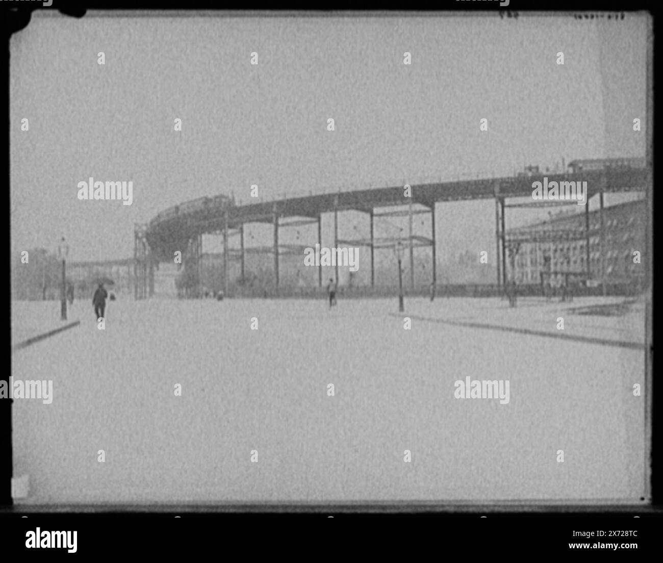 Ferrovia sopraelevata a 110th St. One Hundred e Tenth Street, New York, '12531' in negativo., Detroit Publishing Co. N. 0587., Gift; State Historical Society of Colorado; 1949, Streets. , Ferrovia sopraelevata. , Stati Uniti, New York (Stato), New York. Foto Stock