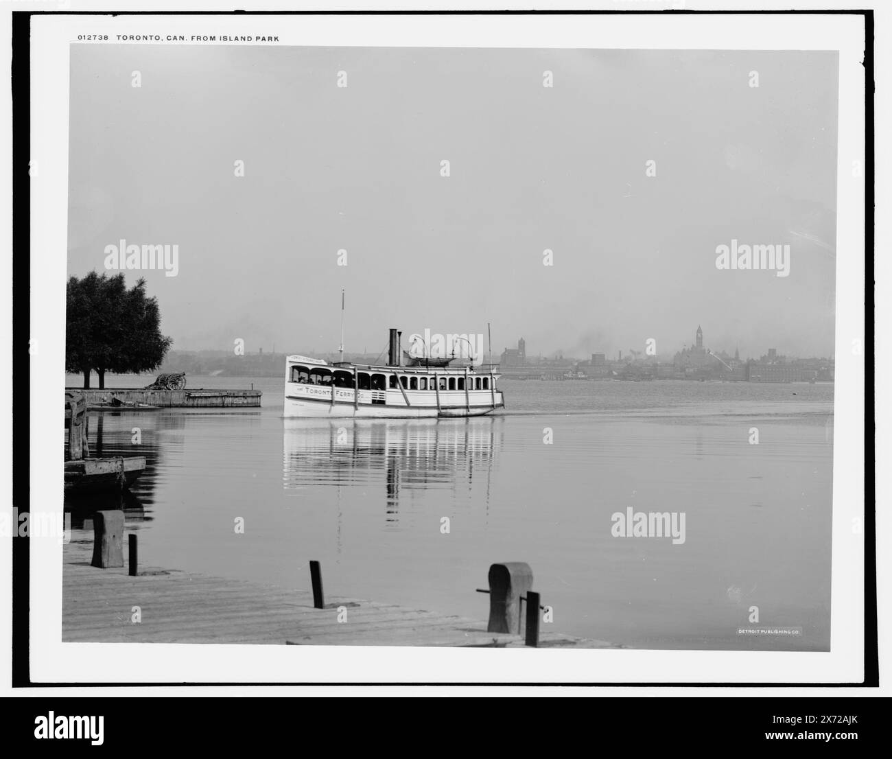 Toronto CAN. Da Island Park, Data basata su Detroit, Catalogo J (1901)., Detroit Publishing Co. N. 012738., Gift; State Historical Society of Colorado; 1949, Steamboats. , Moli e moli. , Canada, Ontario, Toronto. Foto Stock