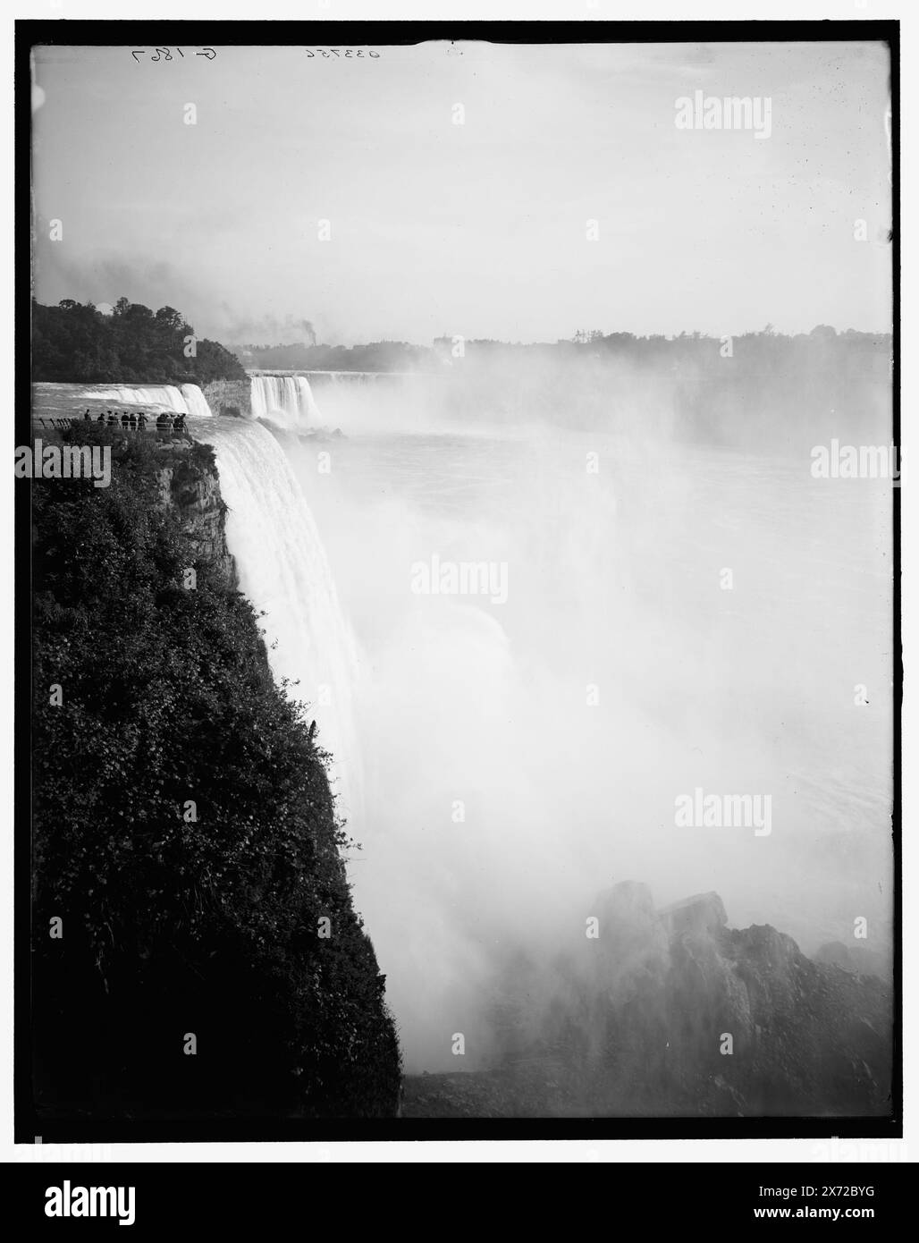 Niagara Falls, N.Y., da Prospect Point, titolo da giacca., 'G 1867' su negative., Detroit Publishing Co. N. 033756., Gift; State Historical Society of Colorado; 1949, Waterfalls. , Stati Uniti, New York (Stato), Cascate del Niagara. , Canada, Ontario, Cascate del Niagara. Foto Stock