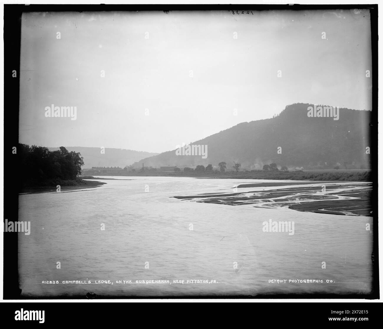 Campbell's Ledge, on the Susquehanna Near Pittston, Pa., Date based on Detroit, Catalogue J (1901)., Detroit Publishing Co. N. 012238., Gift; State Historical Society of Colorado; 1949, Mountains. , Fiumi. , Stati Uniti, Susquehanna River. , Stati Uniti, Pennsylvania, Pittston. Foto Stock