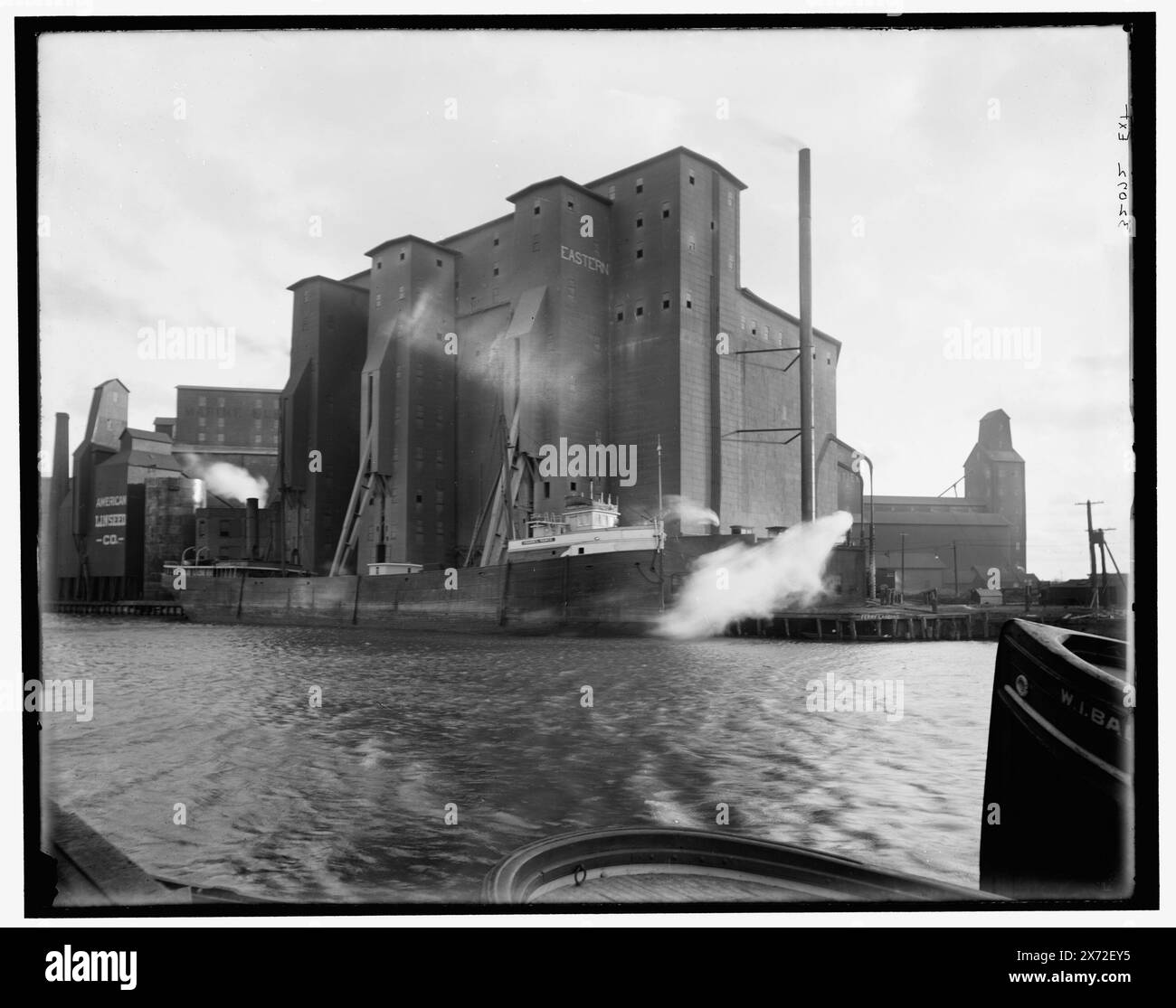 Eastern Elevator, Buffalo, N.Y., titolo da giacca., 'EXTa' su negativo., Detroit Publishing Co. n. 032072., Gift; State Historical Society of Colorado; 1949, ascensori per cereali. , Moli e moli. , Stati Uniti, New York (Stato), Buffalo. Foto Stock