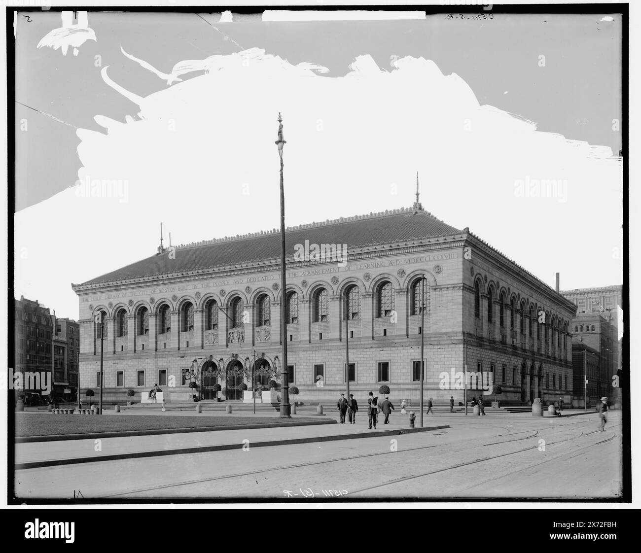 Copley Square, Boston, Mass., le immagini dei videodischi sono fuori sequenza; l'ordine effettivo da sinistra a destra è 1A-10519, 10518, 10517, 10516, 10515., Taylor, [?] 13/9/12, Copley Square, 5 negs." Sulla destra centrale negativo., Detroit Publishing Co. N.. 015711., Gift; State Historical Society of Colorado; 1949, Trinity Church (Boston, Massachusetts) , Museum of fine Arts, Boston. , Boston Public Library. , Plazas. , Stati Uniti, Massachusetts, Boston. Foto Stock