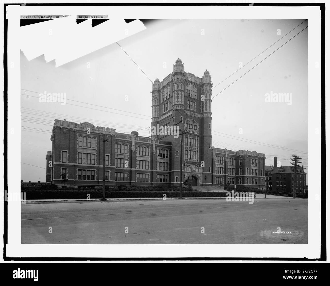 Hughes High School, Cincinnati, Ohio, Detroit Publishing Co. N. 073358., Gift; State Historical Society of Colorado; 1949, Schools. , Strutture educative. , Stati Uniti, Ohio, Cincinnati. Foto Stock