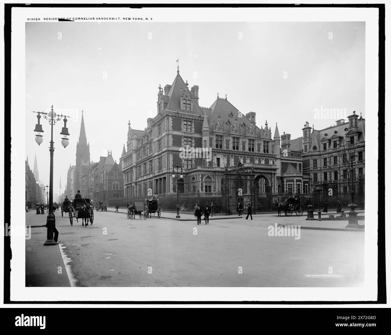 Residenza di Cornelius Vanderbilt, New York, N.Y., Data basata su Detroit, Catalogo J (1901)., Detroit Publishing Co. N.. 013098., Gift; State Historical Society of Colorado; 1949, Vanderbilt, Cornelius, 1843-1899, case e luoghi di ritrovo. , Abitazioni. , Strade. , Stati Uniti, New York (Stato), New York. Foto Stock