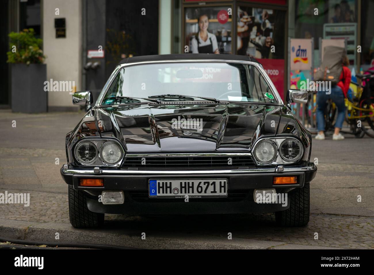 BERLINO - 4 MAGGIO 2024: La lussuosa Grand Tourer Jaguar XJS. Classic Days Berlin 2024. Foto Stock