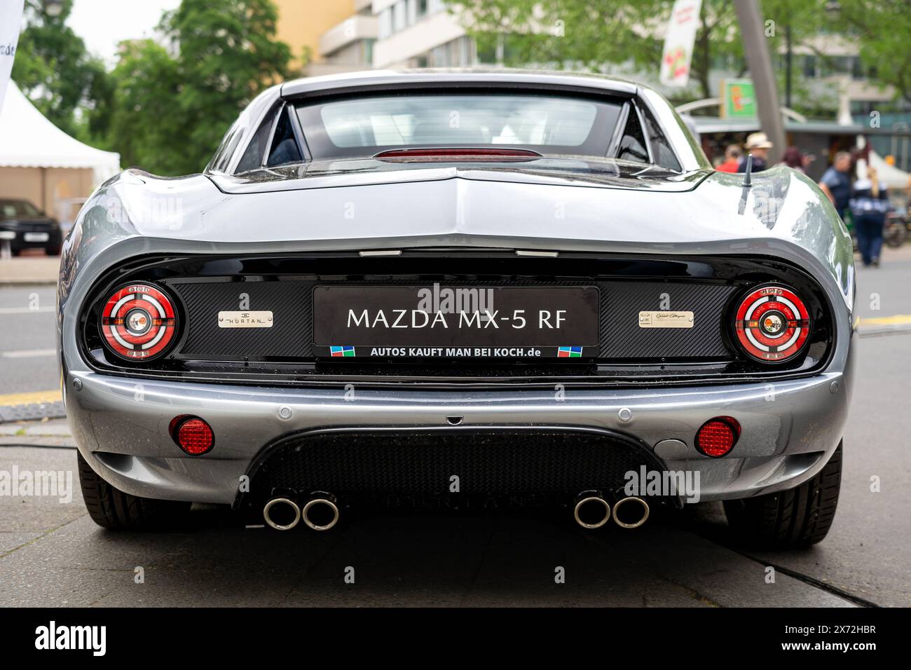 BERLINO - 4 MAGGIO 2024: L'auto sportiva Mazda MX-5 Hurtan RF (copia singola). Vista posteriore. Classic Days Berlin 2024. Foto Stock