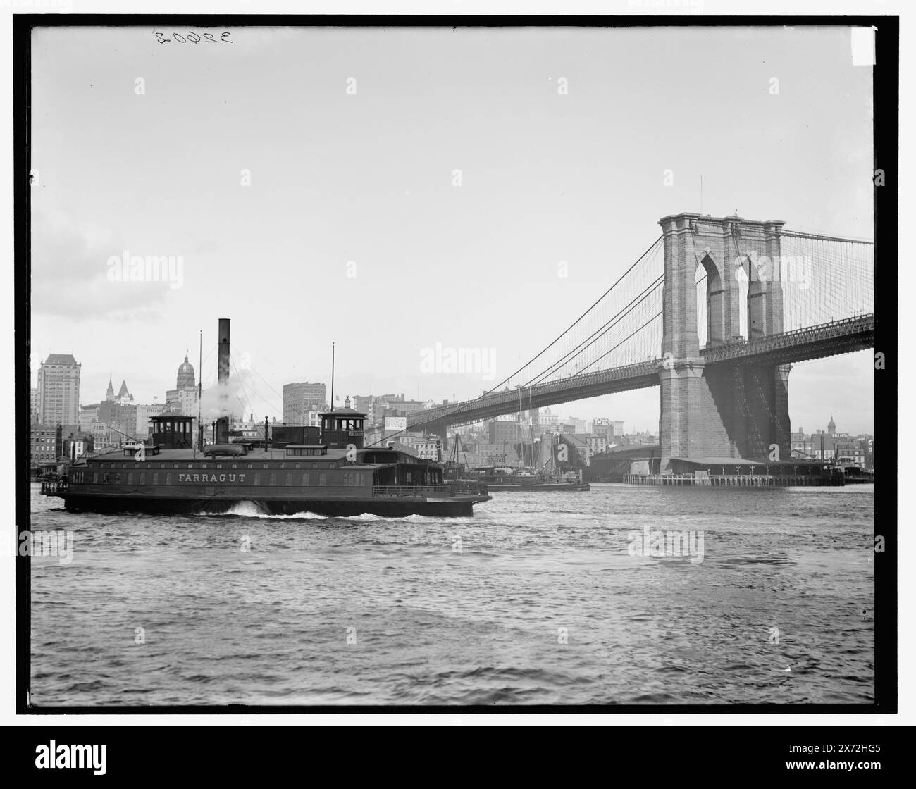 Fulton Ferry, New York, N.Y., titolo da giacca., include il Ponte di Brooklyn., '561' su negative., Detroit Publishing Co. n. 032602., Gift; State Historical Society of Colorado; 1949, Ferries. , Ponti. , Stati Uniti, New York (Stato), New York. Foto Stock