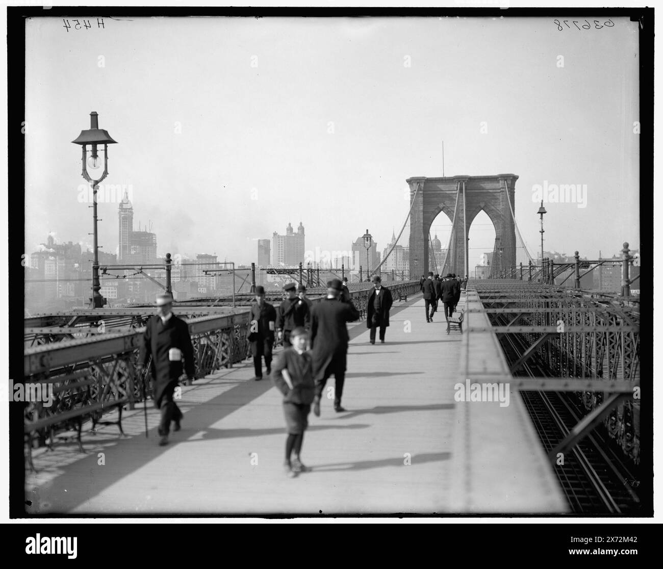 Brooklyn Bridge, New York, N.Y., Title from jacket., 'H 454' on negative., Detroit Publishing Co. N. 036778., Gift; State Historical Society of Colorado; 1949, Bridges. , Stati Uniti, New York (Stato), New York. Foto Stock