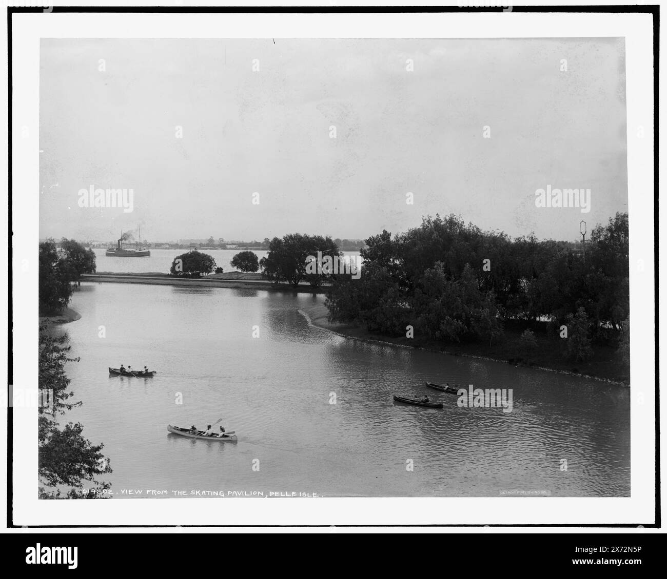 Vista dal padiglione di pattinaggio, Belle Isle Park, Data basata su Detroit, Catalogo J Supplement (1901-1906)., Detroit Publishing Co. N. 014282., Gift; State Historical Society of Colorado; 1949, Lakes & Pond. , Parchi. , Stati Uniti, Michigan, Detroit. Foto Stock