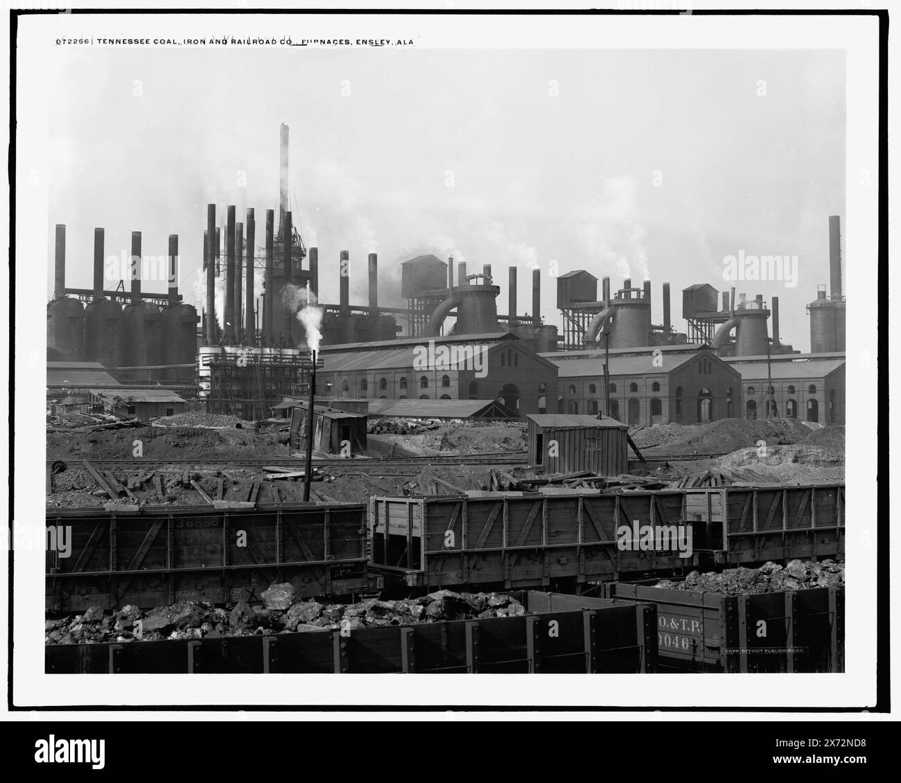 Tennessee Coal, Iron and Railroad Co Forni aziendali, Ensley, Ala., Detroit Publishing Co. N. 072256., Gift; State Historical Society of Colorado; 1949, Furnaces. , Smokestacks. , Vagoni merci ferroviari. , Industria siderurgica. , Stati Uniti, Alabama, Ensley. Foto Stock