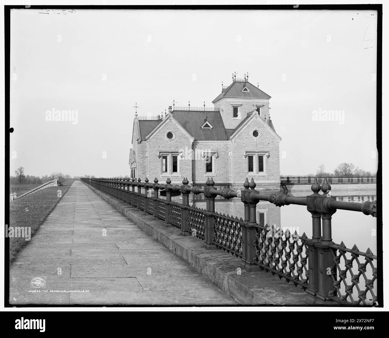 The Reservoir, Louisville, Ky., 'G 3612' e '12' su negative., Detroit Publishing Co. N. 019532., Gift; State Historical Society of Colorado; 1949, Reservoirs. , Stati Uniti, Kentucky, Louisville. Foto Stock