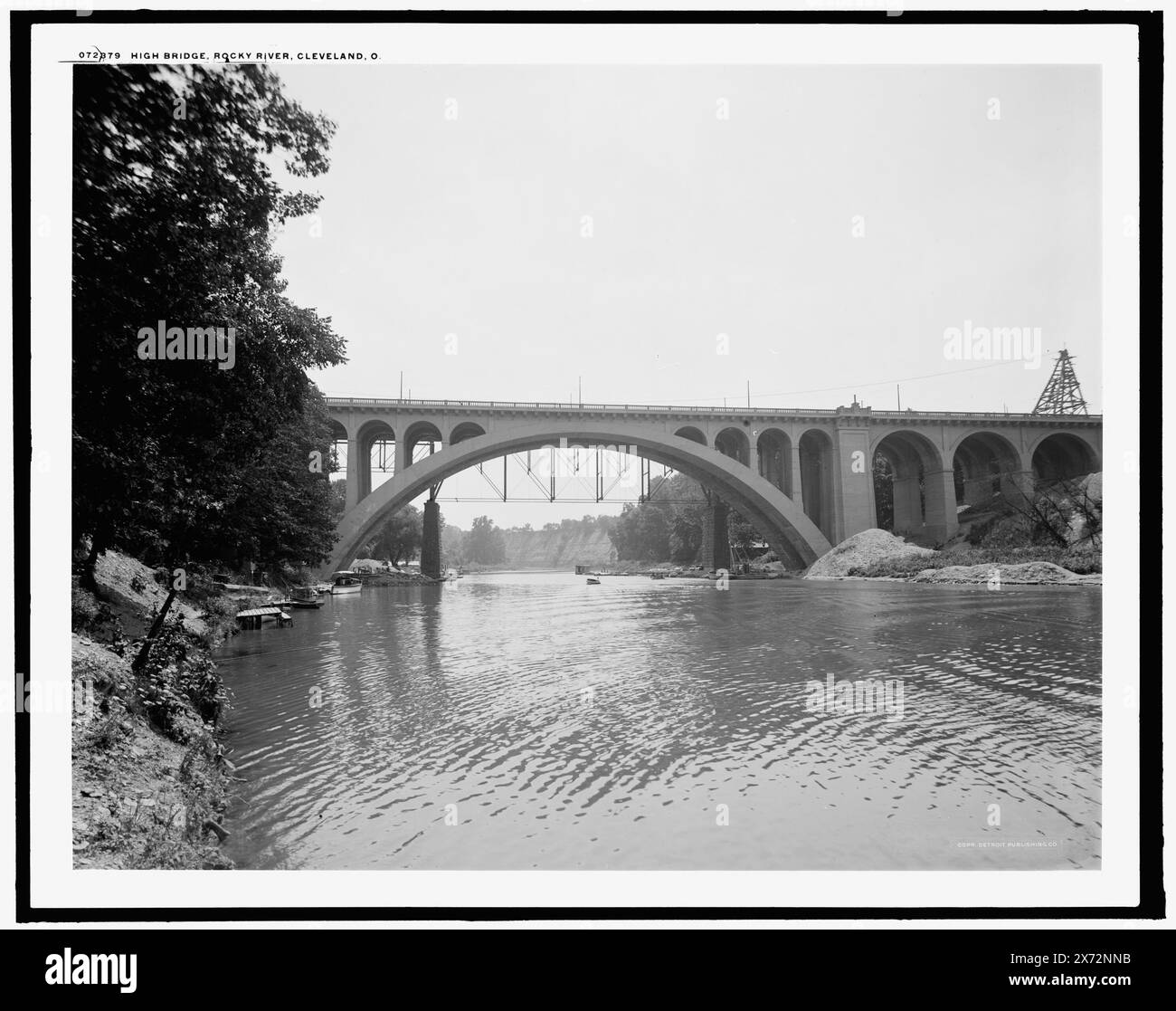 Ponte alto, Rocky River, Cleveland, Ohio, Detroit Publishing Co. N. 072379., Gift; State Historical Society of Colorado; 1949, Bridges. , Fiumi. , Stati Uniti, Ohio, Cleveland. , Stati Uniti, Ohio, Rocky River (fiume) Foto Stock