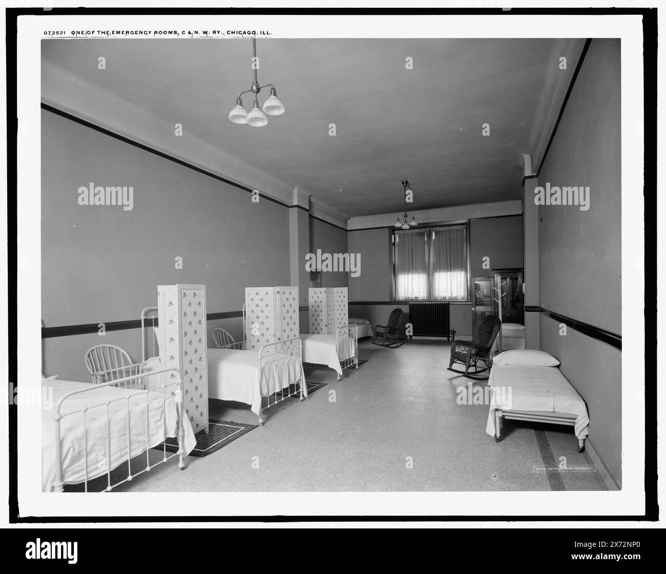 Uno dei pronto soccorso, C. & N.W. Ry. Chicago and North Western Railway station, Chicago, Ill., Detroit Publishing Co. N. 072521., Gift; State Historical Society of Colorado; 1949, Railroad Stations. , Pronto soccorso. , Stati Uniti, Illinois, Chicago. Foto Stock