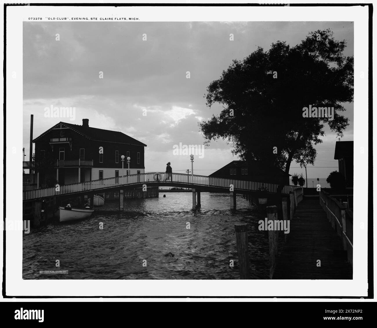 Old Club, sera, Ste. Claire sic Flats, Mich., Detroit Publishing Co. N. 073378., Gift; State Historical Society of Colorado; 1949, Clubs. , Moli e moli. , Notte. , Stati Uniti, Michigan, Saint Clair Flats. Foto Stock