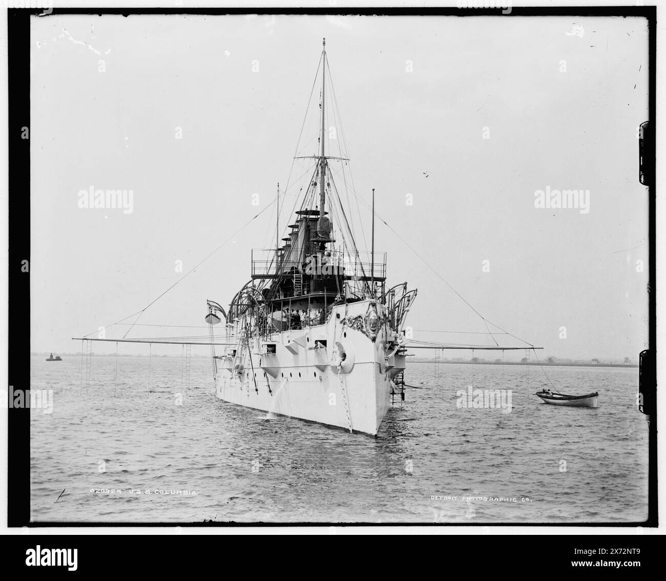 U.S.S. Columbia, Attribution to Hart based on negative D4-20321; date based on Detroit Catalogue J (1901)., Detroit Publishing Co. N. 020324., Gift; State Historical Society of Colorado; 1949, Columbia (Cruiser) , Cruisers (Warships), American. Foto Stock