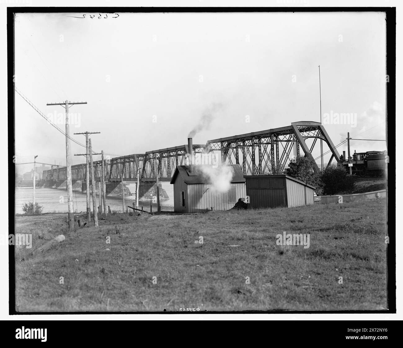 International Bridge, Buffalo, N.Y., Title from jacket., 'G 6645' on negative., Detroit Publishing Co. N. 039262., Gift; State Historical Society of Colorado; 1949, Bridges. , Stati Uniti, New York (Stato), Buffalo. , Stati Uniti, New York (Stato), fiume Niagara. Foto Stock