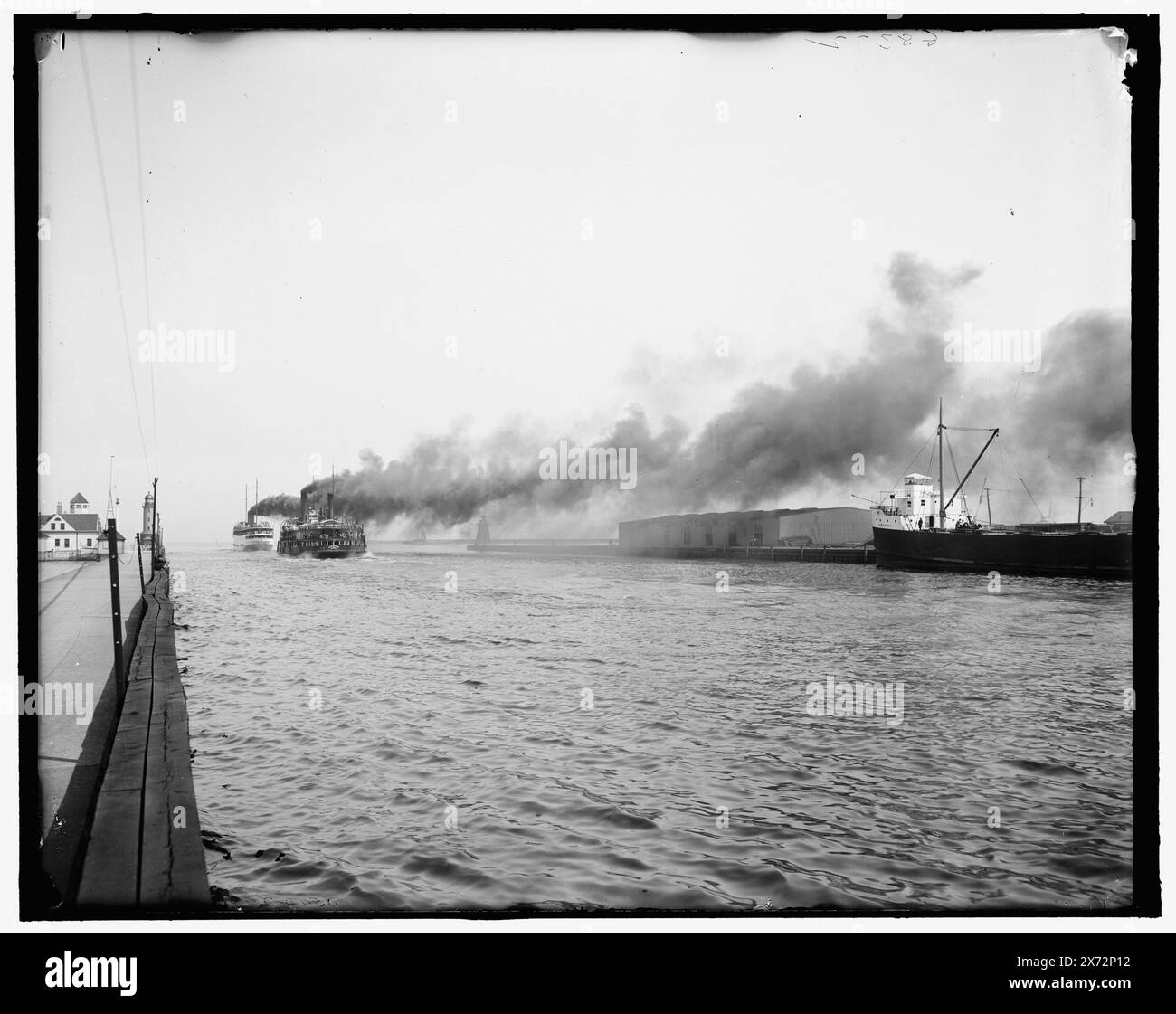 Partenza piroscafi, Detroit & Cleveland Navigation Co. Molo, Cleveland, Ohio, titolo da giacca., "G 8372" su negativo., Detroit Publishing Co. N. 500299., Gift; State Historical Society of Colorado; 1949, Steamboats. , Moli e moli. , Stati Uniti, Ohio, Cleveland. Foto Stock