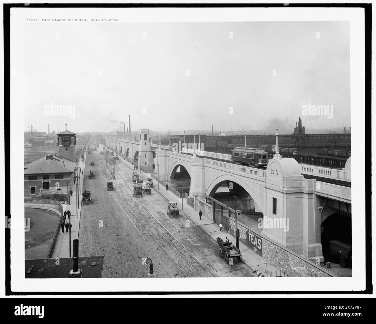 East Cambridge Bridge, Boston, Massachusetts, Data sul ponte: 1910., Detroit Publishing Co. N. 072901., Gift; State Historical Society of Colorado; 1949, Bridges. , Strade. , Stati Uniti, Massachusetts, Boston. , Stati Uniti, Massachusetts, Cambridge. Foto Stock