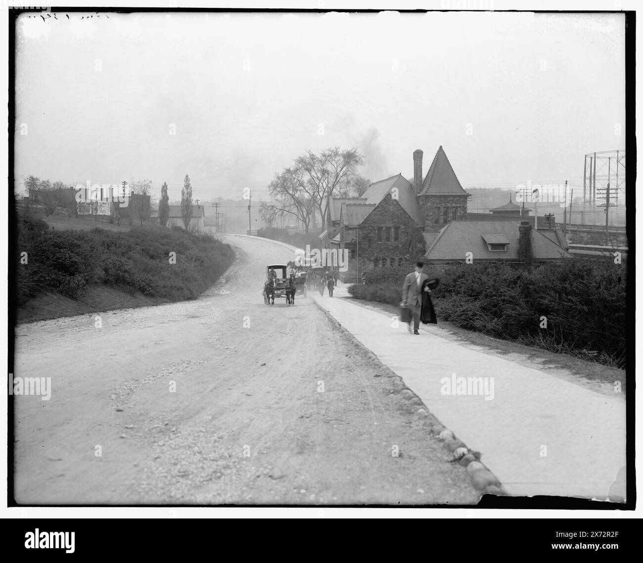 Michigan Central Railroad station, Ann Arbor, Mich., Title from jacket., Detroit Publishing Co. N. 039657., Gift; State Historical Society of Colorado; 1949, Railroad Stations. , Strade. , Stati Uniti, Michigan, Ann Arbor. Foto Stock