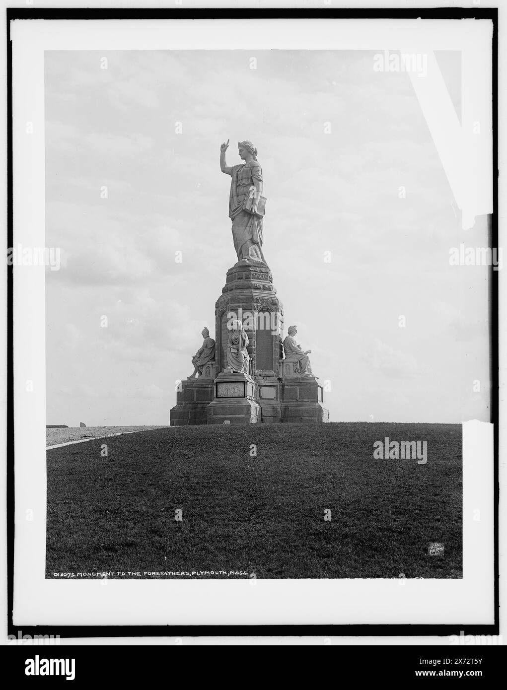 Monument to the Forefathers, Plymouth, Mass., corresponding Glass Transparency (with same series code) disponibile su videodisc frame 1A-29536., Date based on Detroit, Catalogue J (1901)., '40' on Transparency., Detroit Publishing Co. N. 013075., Gift; State Historical Society of Colorado; 1949, Monuments & Memorials. , Pilgrims (New Plymouth Colony) , Stati Uniti, Massachusetts, Plymouth. Foto Stock