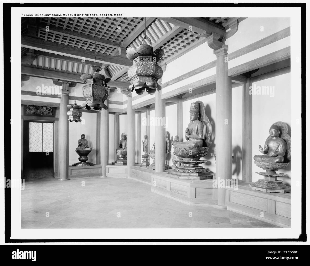 Buddhist Room, Museum of fine Arts, Boston, Massachusetts, Detroit Publishing Co. N.. 072635., Gift; State Historical Society of Colorado; 1949, Museum of fine Arts, Boston. , Gallerie e musei. , Buddha. , Interni. , Articoli religiosi. , Stati Uniti, Massachusetts, Boston. Foto Stock